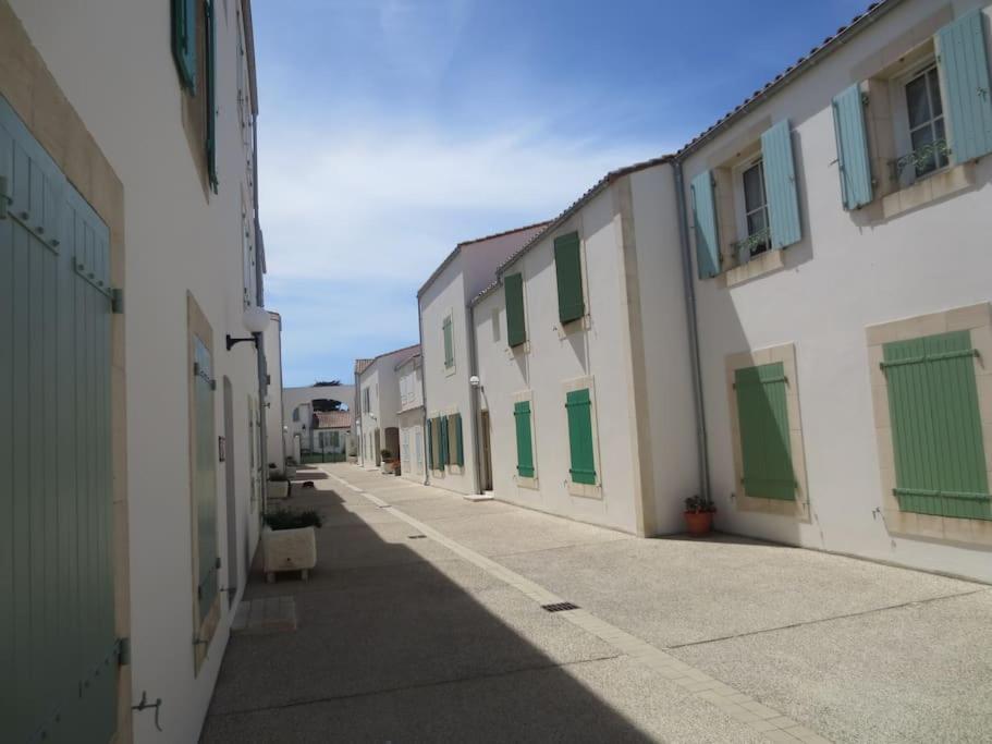 A Proximite Du Port De St Martin De Re